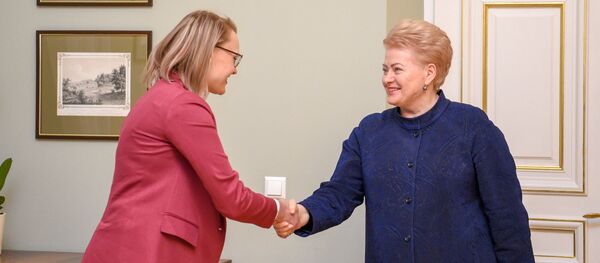 Президент Литвы Даля Грибаускайте и кандидат на пост министра окружающей среды Литвы Ирма Гуджюнайте - Sputnik Литва