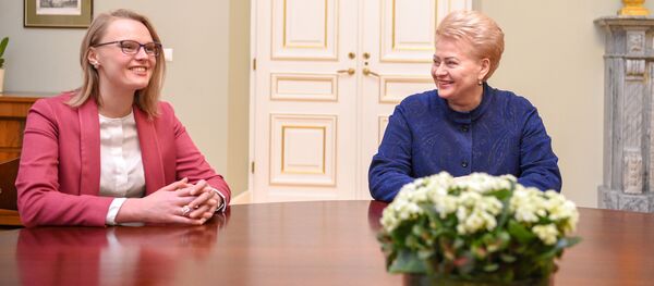 Президент Литвы Даля Грибаускайте и кандидат на пост министра окружающей среды Ирма Гуджюнайте - Sputnik Литва
