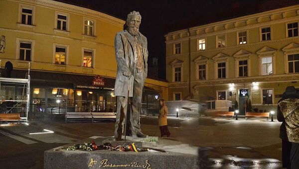 Скульптура Йонасу Басанавичюсу в Вильнюсе, архивное фото - Sputnik Литва