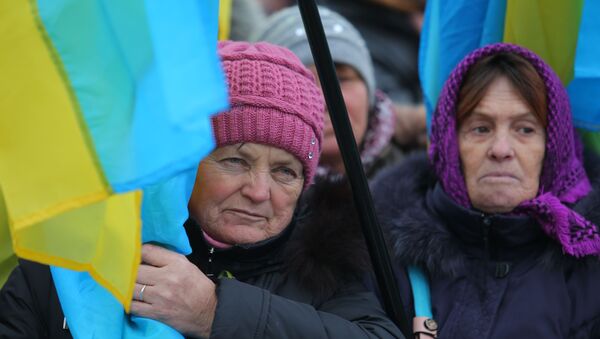 Люди на Софийской площади в Киеве, архивное фото - Sputnik Литва