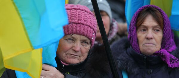 Люди на Софийской площади в Киеве, архивное фото Люди на Софийской площади в Киеве, архивное фото - Sputnik Литва