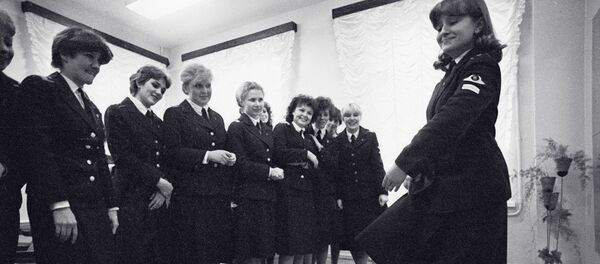 Стюардессы на танцевальных занятиях, Ленинградское авиатехническое училище гражданской авиации - Sputnik Литва