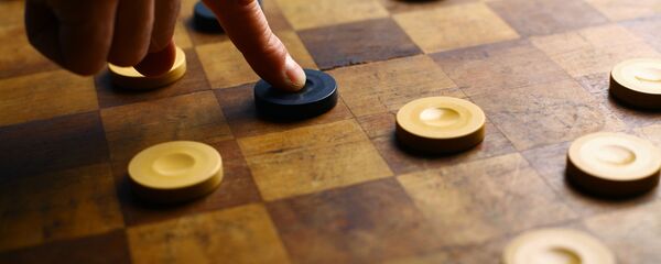 Игра в шашки, архивное фото - Sputnik Литва