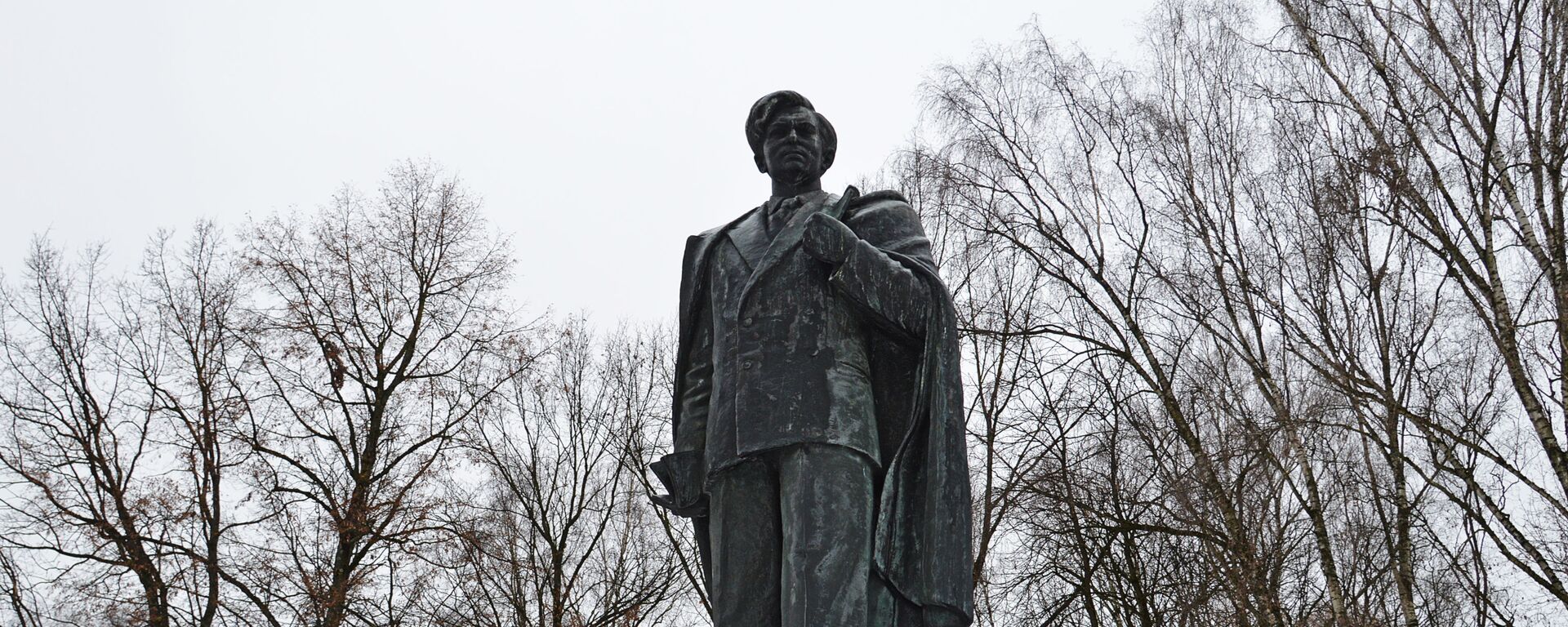 Памятник Пятрасу Цвирке в Вильнюсе, архивное фото - Sputnik Литва, 1920, 25.10.2021