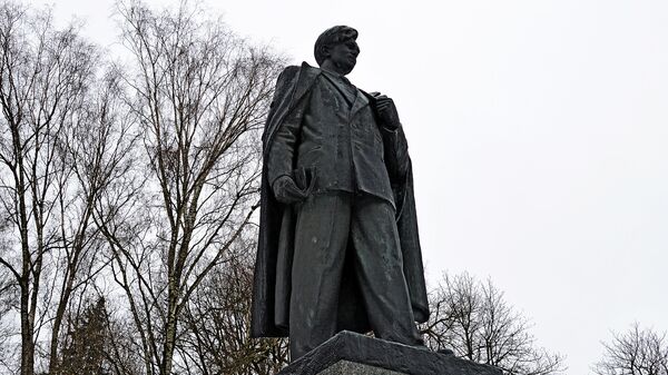 Памятник Пятрасу Цвирке в Вильнюсе, архивное фото - Sputnik Литва