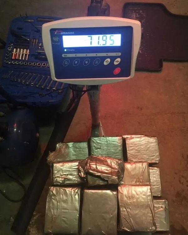 Rusas bandė įvežti į Lietuvą 72 kg hašišo — video Rusas bandė įvežti į Lietuvą 72 kg hašišo — video - Sputnik Lietuva