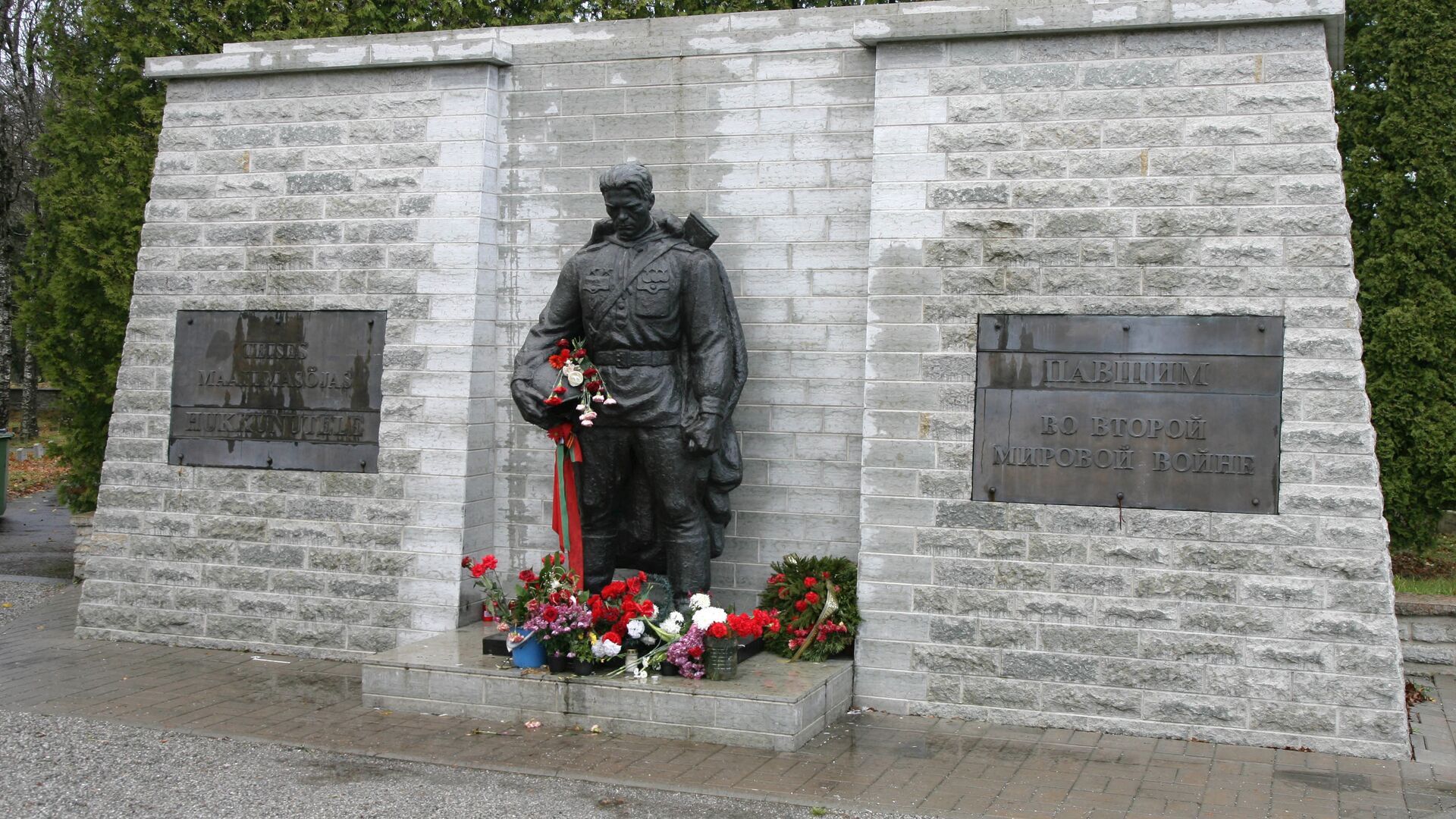 Монумент Воину-освободителю Бронзовый солдат - Sputnik Литва, 1920, 09.05.2023