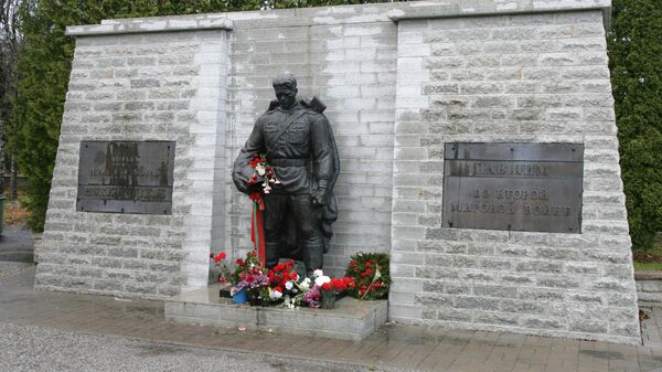 Монумент Воину-освободителю Бронзовый солдат - Sputnik Литва