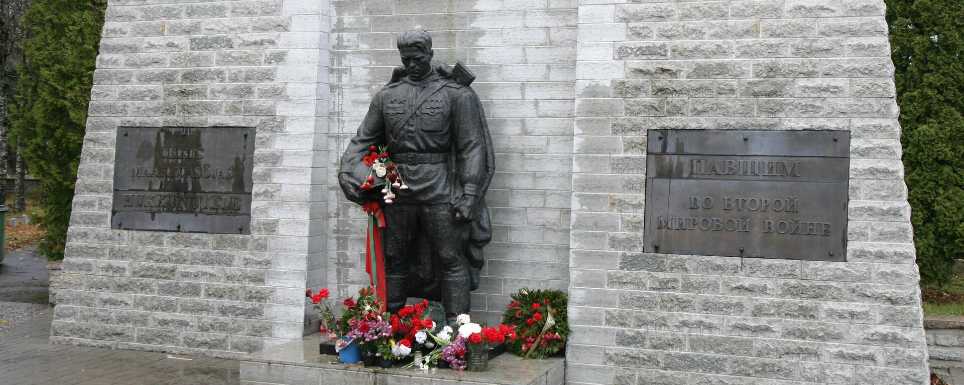 Монумент Воину-освободителю Бронзовый солдат - Sputnik Литва, 1920, 09.05.2023