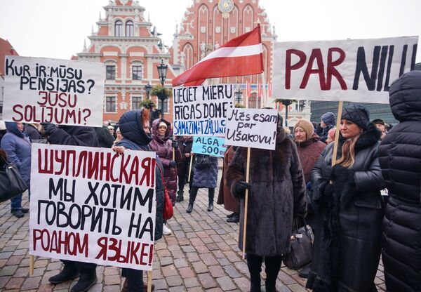 В Латвии прошла акция в поддержку мэра Риги - Sputnik Литва