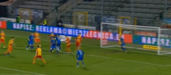 Новиковас забил в первом же матче чемпионата Польши после зимнего перерыва Новиковас забил в первом же матче чемпионата Польши после зимнего перерыва - Sputnik Литва