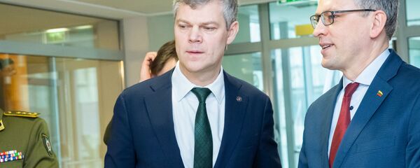 Глава Департамента госбезопасности (ДГБ) Дарюс Яунишкис и депутат Сейма Витаутас Бакас, архивное фото - Sputnik Литва
