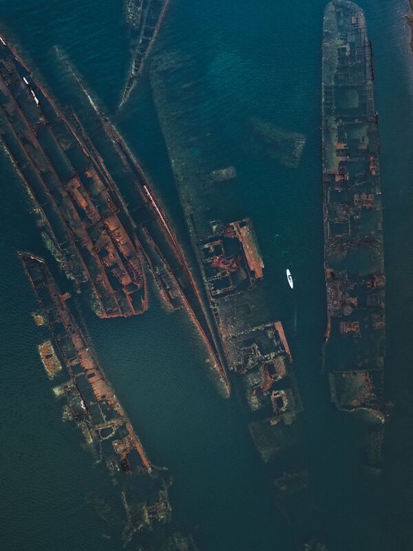 Затонувшие корабли в бухте Труда, Приморский край, Россия - Sputnik Литва