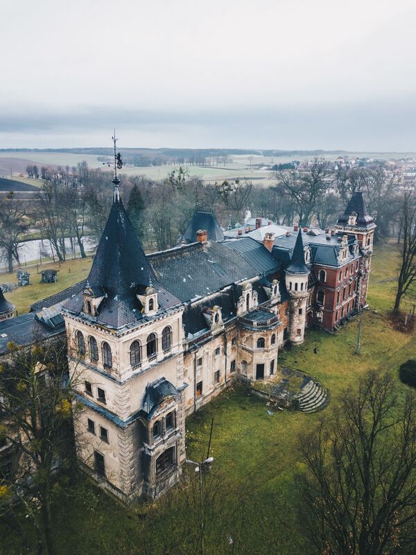 Заброшенный дворец, Krowiarki, Польша - Sputnik Литва