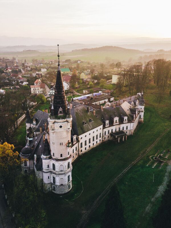 Заброшенный замок в Божкове, Польша - Sputnik Литва