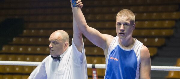 Литовский боксер Паулюс Зуевас, архивное фото Литовский боксер Паулюс Зуевас, архивное фото - Sputnik Литва