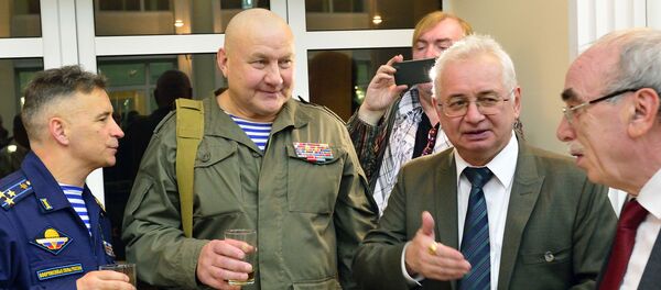 Посол РФ в Афганистане Александр Мантыцкий с российскими ветеранами в Кабуле. Полковник Владимир Ерсак (слева). - Sputnik Литва