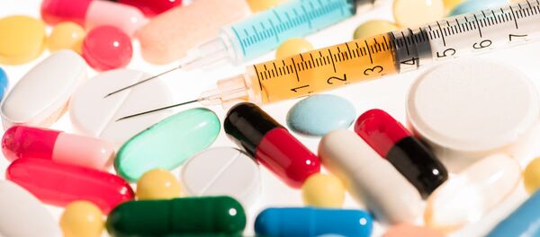 Медицинские пилюли и шприцы, архивное фото Медицинские пилюли и шприцы, архивное фото - Sputnik Lietuva