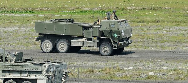 Артиллерийская ракетная система высокой мобильности M142 (HIMARS) американских морских пехотинцев, архивное фото - Sputnik Литва