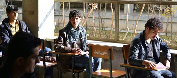 Студенты на паре в Кабуле Студенты на паре в Кабуле - Sputnik Литва