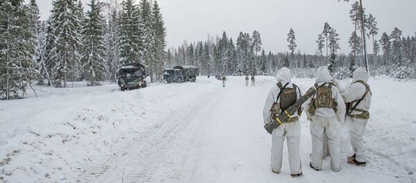 Эстонские солдаты на полигоне во время учений Зимний лагерь - Sputnik Литва