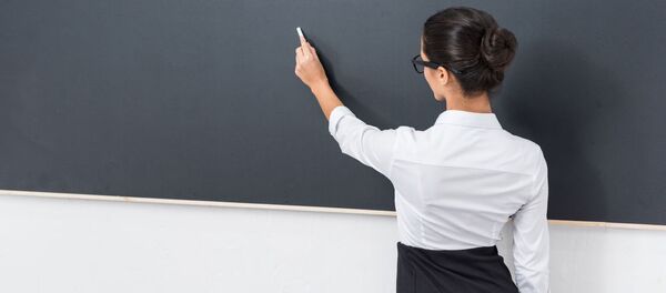 Учитель у доски, архивное фото - Sputnik Литва