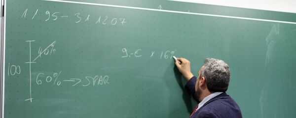 Учитель у доски, архивное фото - Sputnik Lietuva