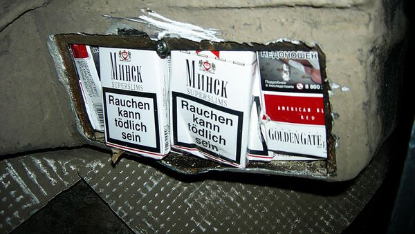 Ruso automobilyje įrengtose slėptuvėse aptiktos cigaretės 4 tūkst eurų sumai  - Sputnik Lietuva