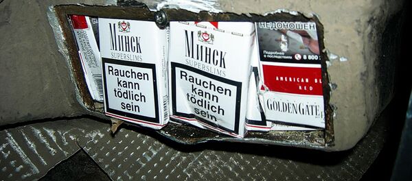 Ruso automobilyje įrengtose slėptuvėse aptiktos cigaretės 4 tūkst eurų sumai Ruso automobilyje įrengtose slėptuvėse aptiktos cigaretės 4 tūkst eurų sumai - Sputnik Lietuva