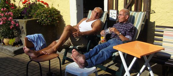 Пожилые мужчины на отдыхе - Sputnik Литва