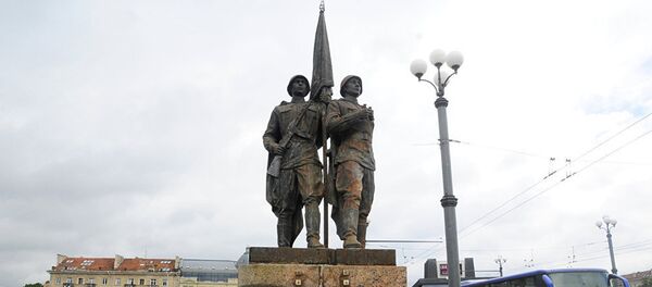 Skulptūra Taikos sargyboje, kuri buvo nukelta nuo Žaliojo tilto Skulptūra Taikos sargyboje, kuri buvo nukelta nuo Žaliojo tilto - Sputnik Lietuva