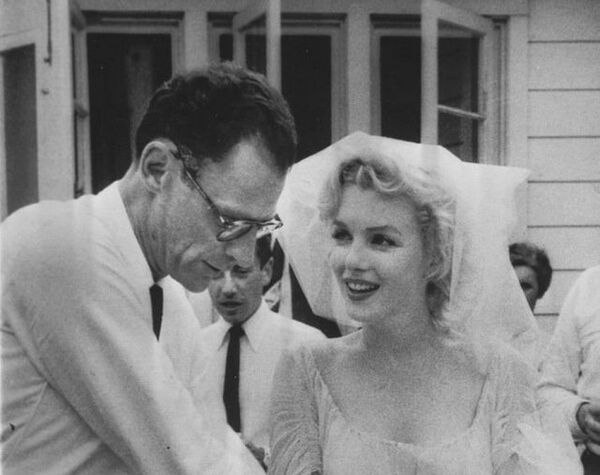 Мэрилин Монро выходит замуж за Артура Миллера в 1956 году - Sputnik Lietuva