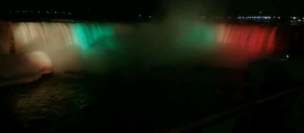 Niagaros kriokliai Kanadoje nušvito Lietuvos vėliavos spalvomis Niagaros kriokliai Kanadoje nušvito Lietuvos vėliavos spalvomis - Sputnik Lietuva