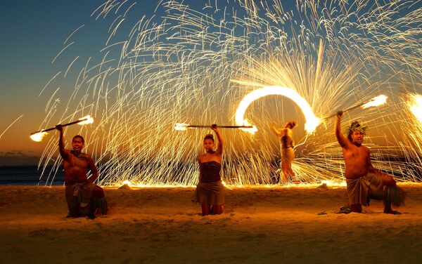 Огненное шоу на острове Фиджи  - Sputnik Литва
