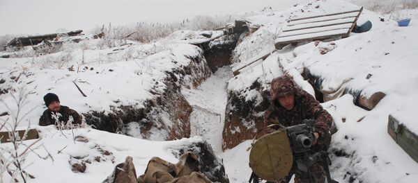 Бойцы ополчения ДНР на линии разграничения - Sputnik Lietuva