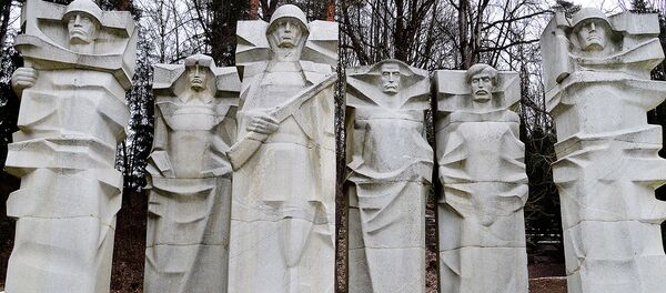 На Антакальнисском воинском кладбище почтили память павших защитников Отечества - Sputnik Литва