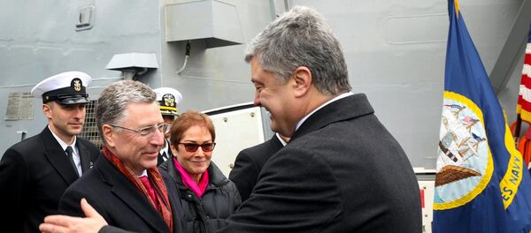 Президент Украины Петр Порошенко и спецпредставитель Госдепа США Курт Волкер, 26 февраля 2019 года - Sputnik Литва