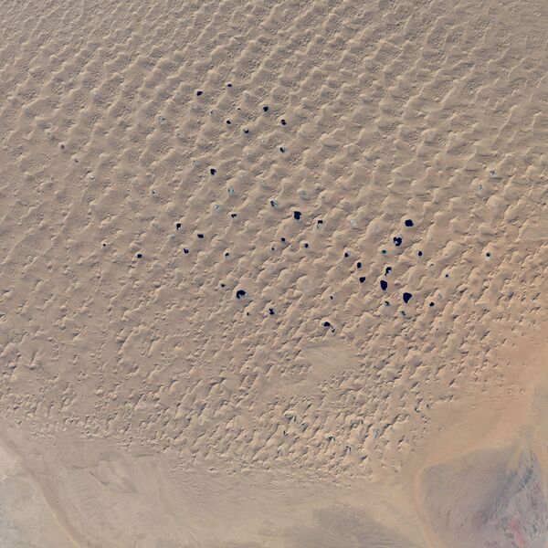 Вид из космоса на пустыню Бадын-Джаран в Китай - Sputnik Литва