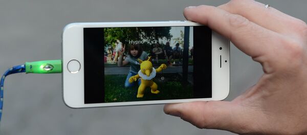Игроки в Pokemon Go - Sputnik Литва