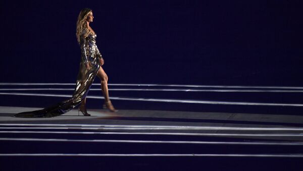 Бразильская супермодель Жизель Бюндхен на церемонии открытия XXXI летних Олимпийских игр в Рио-де-Жанейро - Sputnik Литва