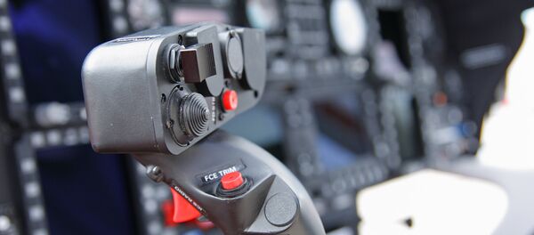 Рычаг управления в кабине самолета Рычаг управления в кабине самолета - Sputnik Литва