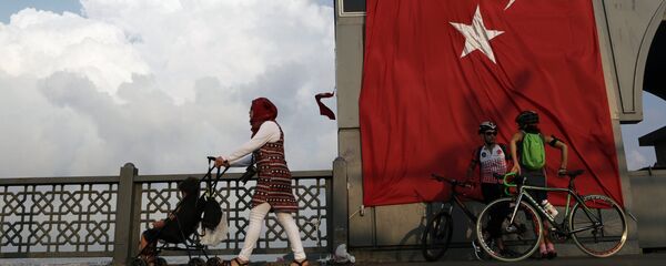 Жители Стамбула в повседневной жизни Жители Стамбула в повседневной жизни - Sputnik Lietuva