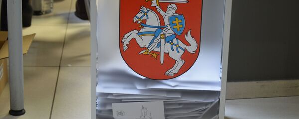 Урна для голосования с избирательными бюллетенями, архивное фото - Sputnik Литва