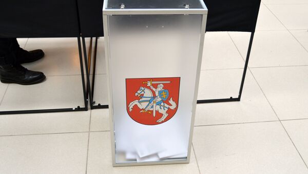 Урна для голосования с избирательными бюллетенями - Sputnik Литва
