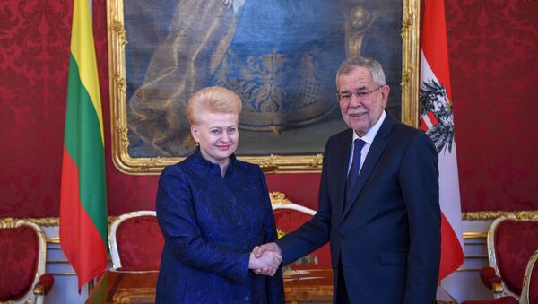 Президент Литвы Даля Грибаускайте на встрече с президентом Австрии Александром Ван дер Белленом в Вене - Sputnik Литва
