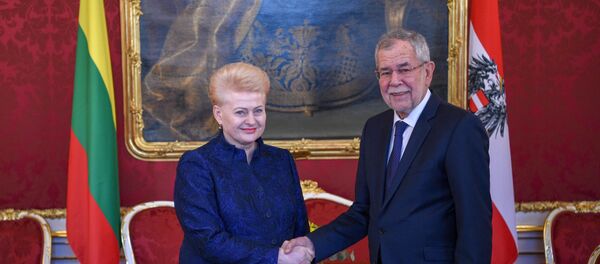 Президент Литвы Даля Грибаускайте на встрече с президентом Австрии Александром Ван дер Белленом в Вене - Sputnik Литва