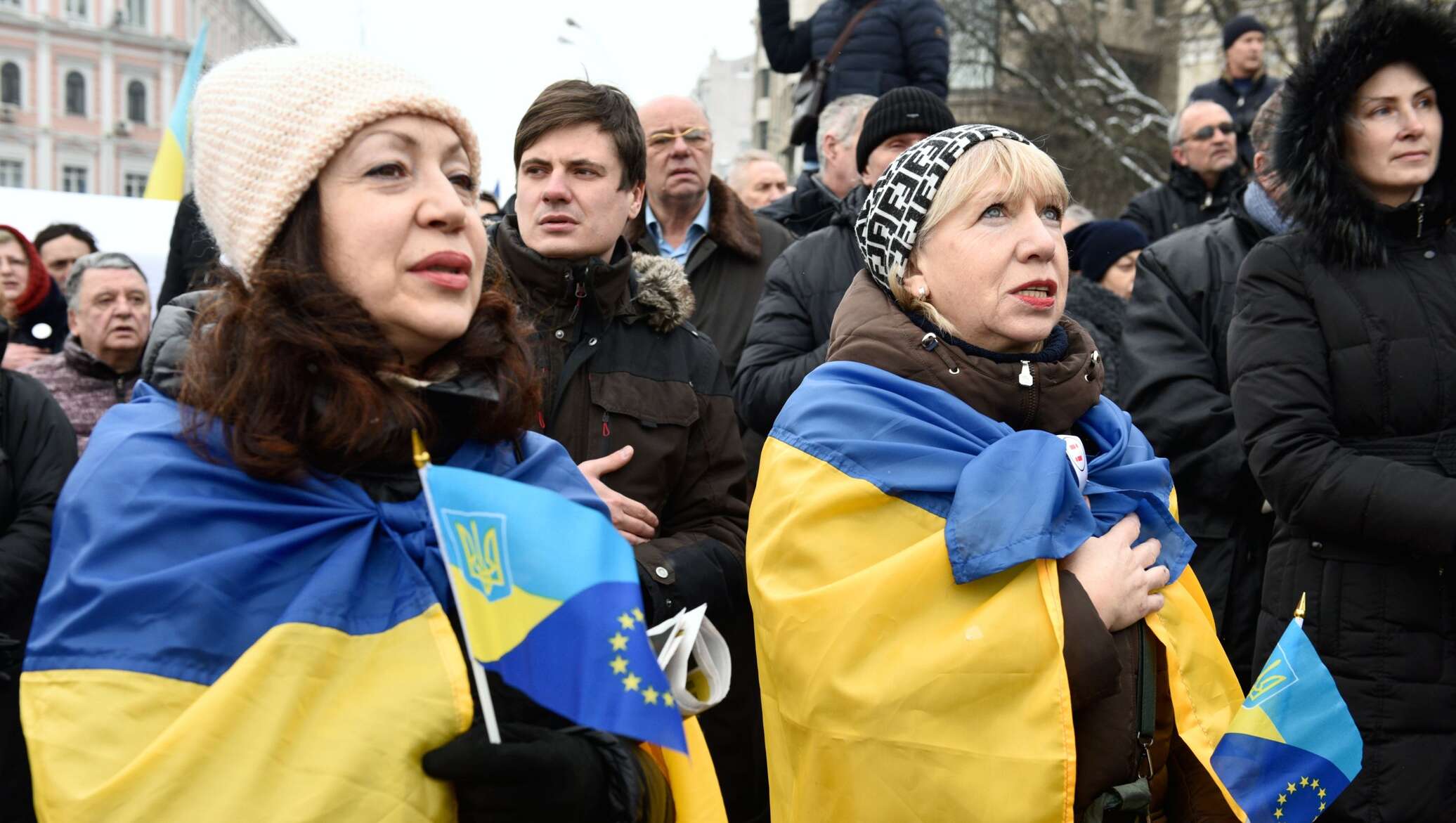 Северные украинцы. Украинцы люди. Украинцы фото. Хохлы в ЕС. Митинги украинок в ЕС.