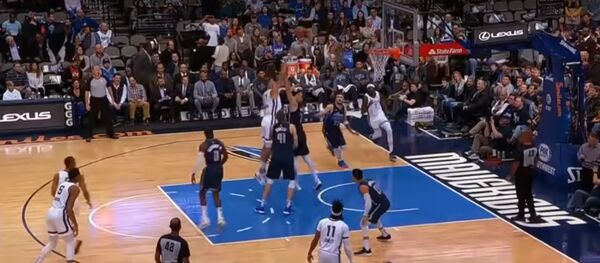 Валанчюнас и компания затмили Даллас в чемпионате НБА - Sputnik Литва