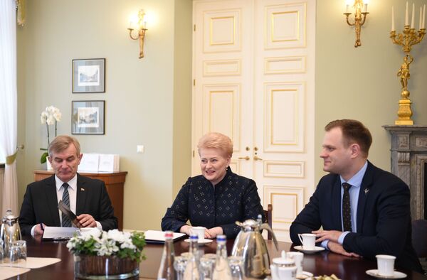 Prezidentė paragino Seimą pateisinti žmonių lūkesčius Prezidentė paragino Seimą pateisinti žmonių lūkesčius - Sputnik Lietuva