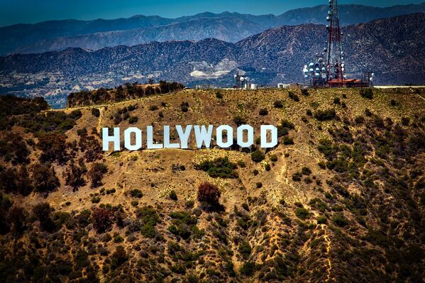 Вид на холм, где установлен знак Hollywood в США - Sputnik Литва
